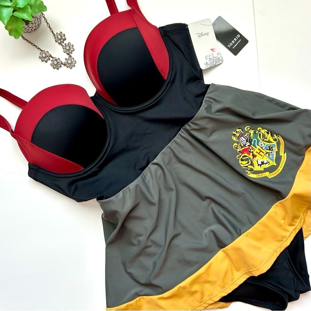 Torrid Harry Potter Fangirl Hogwarts Crest One-Piece Swim Dress Underwire 1X NWT